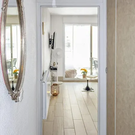 Apartment Le Bricka - Hypercentre - Cosy - 2 Min From The Sea Antibes